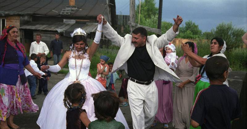 
Цыганский быт: одиннадцать безумных традиций и обычаев, которые продолжают существовать сегодня                