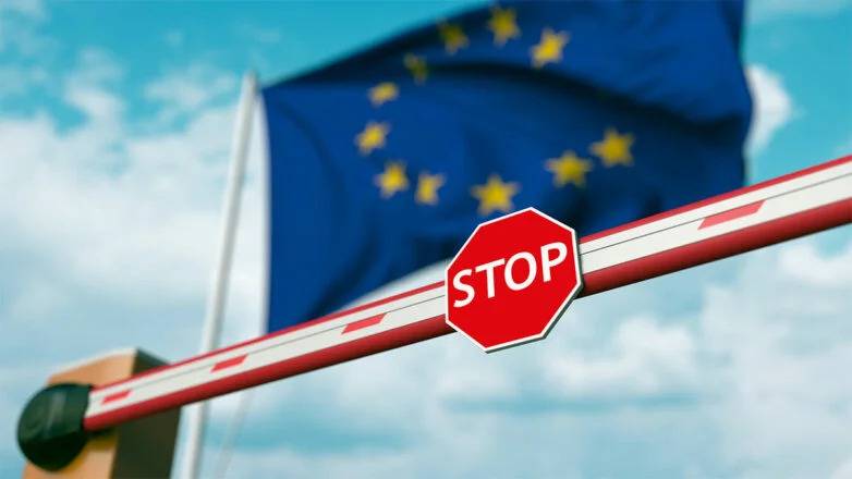 
Европейская Комиссия ужесточает политику въезда для россиян: запрет на автомобили и личные вещи                