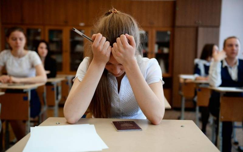 
Резервные сроки сдачи ЕГЭ в 2022 году: когда школьники могут пересдать экзамены                