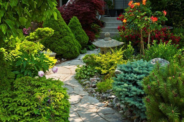 16 идей, из чего можно сделать красивую и практичную садовую дорожку 