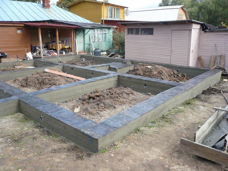 Сезонное прерывание строительства дома и чем опасны перерывы