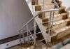 Надежность и прочность лестницы из алюминия