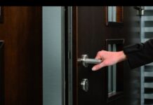 Входная металлическая дверь : дает возможность отлично защитить жилье не только от взлома, но и шума