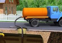 Как работает машина для откачки сливной ямы?