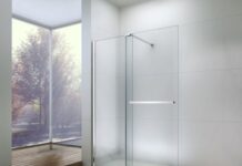 Особенности душевых ограждений из стекла
