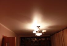 Особенности сатинового натяжного потолка