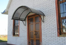 Особенности козырьков из поликарбоната над крыльцом