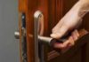 Как вскрыть замок на входной двери?