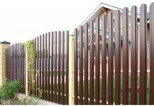 Заборы из евроштакетника: типы металлического штакетника
