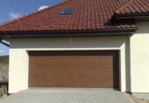 Секционные ворота: плюсы и минусы