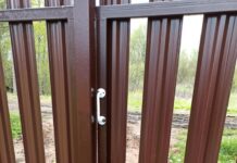 Евроштакетник: современный материал для огораживания участков