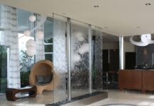 Водопад по стеклу : магия ниспадающей воды у вас дома