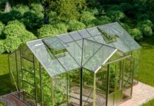 Стеклянные теплицы: где можно устанавливать?