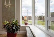 Выбираем подоконник: преимущества изделий из разных материалов