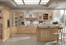 Почему именно кухня из массива? Преимущества