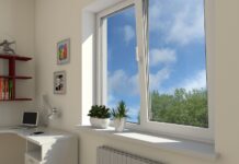 Лучшее время для остекления квартиры