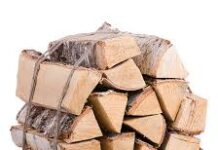 Процесс заготовки колотых дров