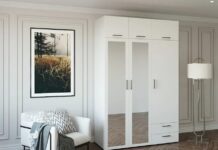 Шкаф распашной с зеркалом в прихожую: правила выбора