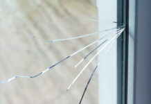 Что делать если треснул стеклопакет