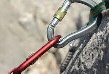 Альпинистские карабины: виды, применение