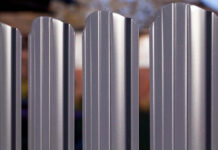 Металлический штакетник: виды и особенности выбора