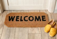Придверный коврик в прихожую — какой лучше выбрать?