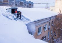 Уборка снега с крыш – самые простые способы