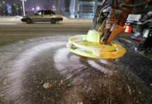 Где применяется противогололёдный реагент?