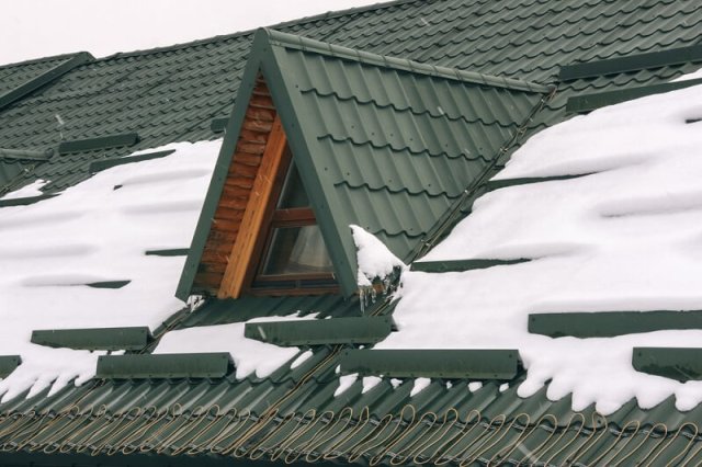 Как подготовить крышу дачного домика к зиме 