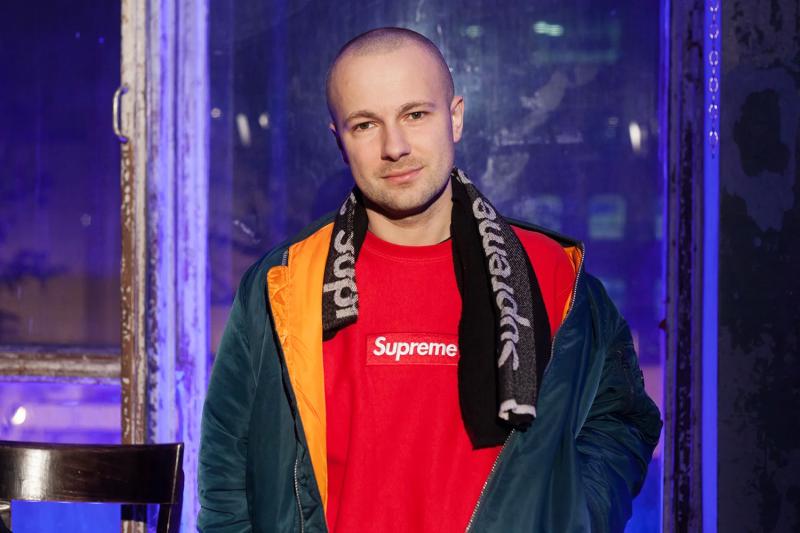 
Кто такой Гоша Рубчинский: как российский дизайнер стал партнером Канье Уэста — сколько стоит его одежда                