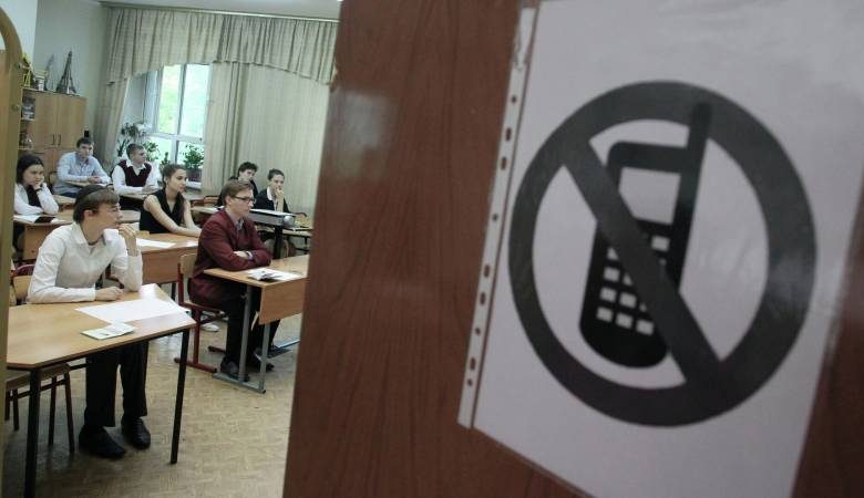 
Закон о запрете использования мобильных телефонов на уроках: экспертное мнение и реакция общества                