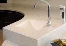 Каковы преимущества искусственного камня?