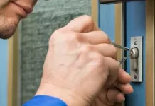 В каких случаях вызывают спасателей на вскрытие входной двери