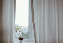 Домохозяйкам посоветовали срочно менять шторы в квартирах