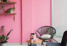 Кто поклеит обои? Россияне стоят в очередях к мастерам по ремонту жилья