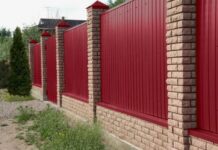 Как выбрать профилированный лист для забора?