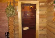 Стеклянные двери для бани: преимущества, недостатки и особенности выбора