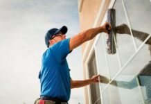 Преимущества мойки фасадов зданий клининговой компанией