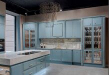 Кухня в неоклассическом стиле: элегантный дизайн с фигурными фасадами