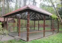 Мягкие окна: практичное решение для защиты от непогоды на даче и в загородном доме