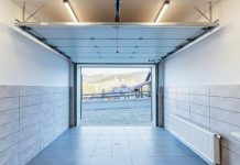 Секционные ворота: технические тонкости и практические решения