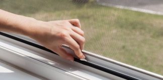 Чем полезна москитная сетка: разбираем ключевые преимущества