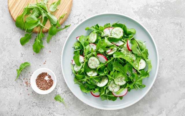 7 самых вкусных салатов из редиса