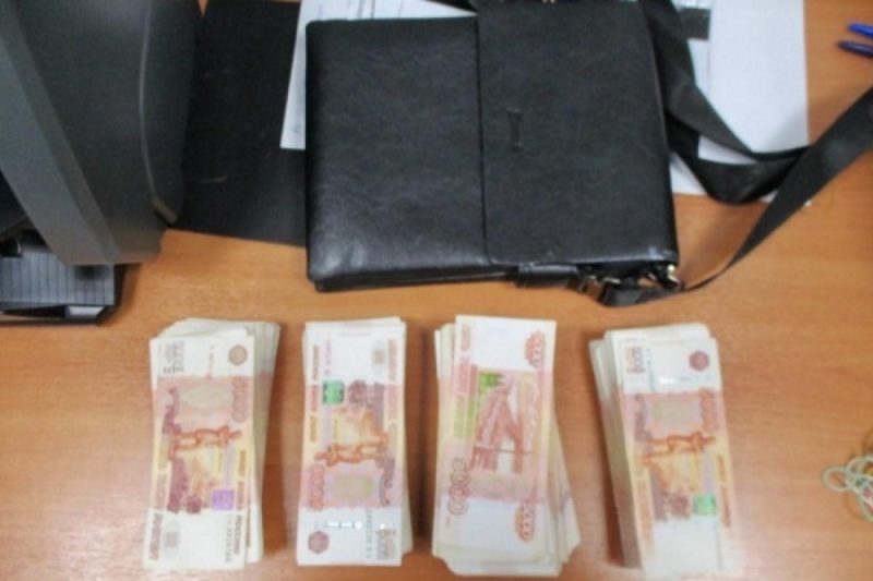 Бизнесмен из Таджикистана пытался незаконно вывезти из РФ четыре миллиона рублей