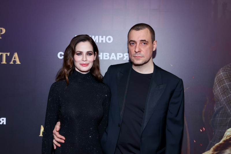 Бросил жену с семью детьми, ушел к беременной любовнице. Почему звезды расстаются после 15 лет брака