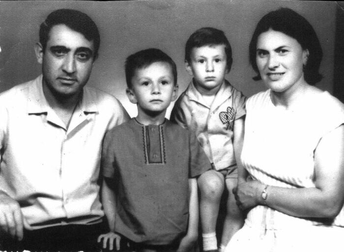 Даже муза не нужна. Константин Меладзе продолжает богатеть, тайно зарабатывая в России?