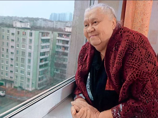 Детство в подвале и старость на окраине Москвы. Как живет любимая бабушка россиян Галина Стаханова