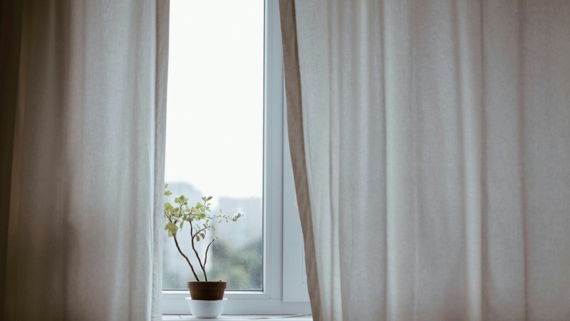 Домохозяйкам посоветовали срочно менять шторы в квартирах