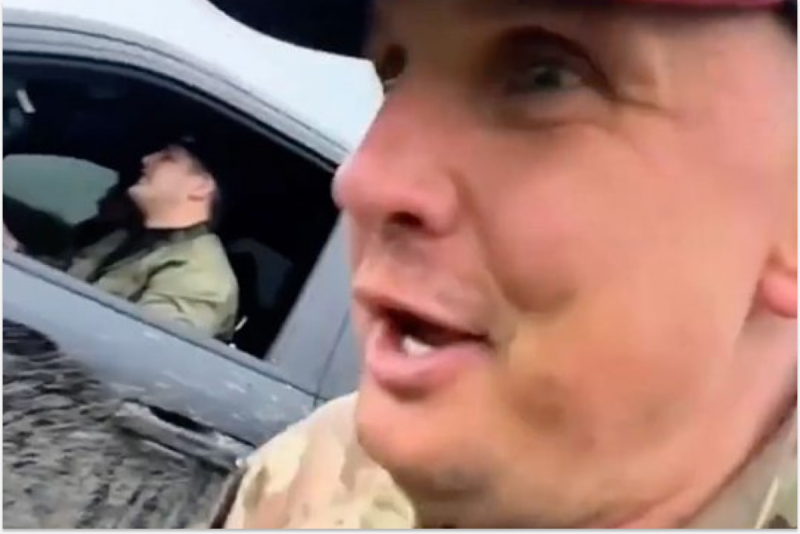 Экс-депутат из Смоленска рассказал, почему бежал рядом с автомобилем сына Кадырова