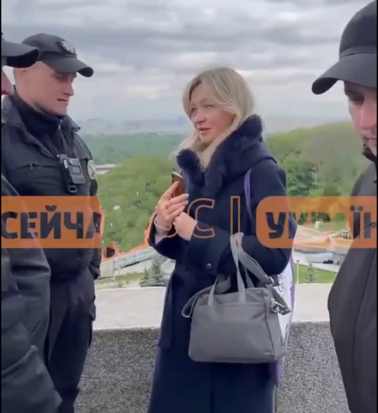 «Я и молюсь на русском. Сажать будете?» На празднующих 9 Мая пенсионеров на Украине устроили настоящую «охоту»